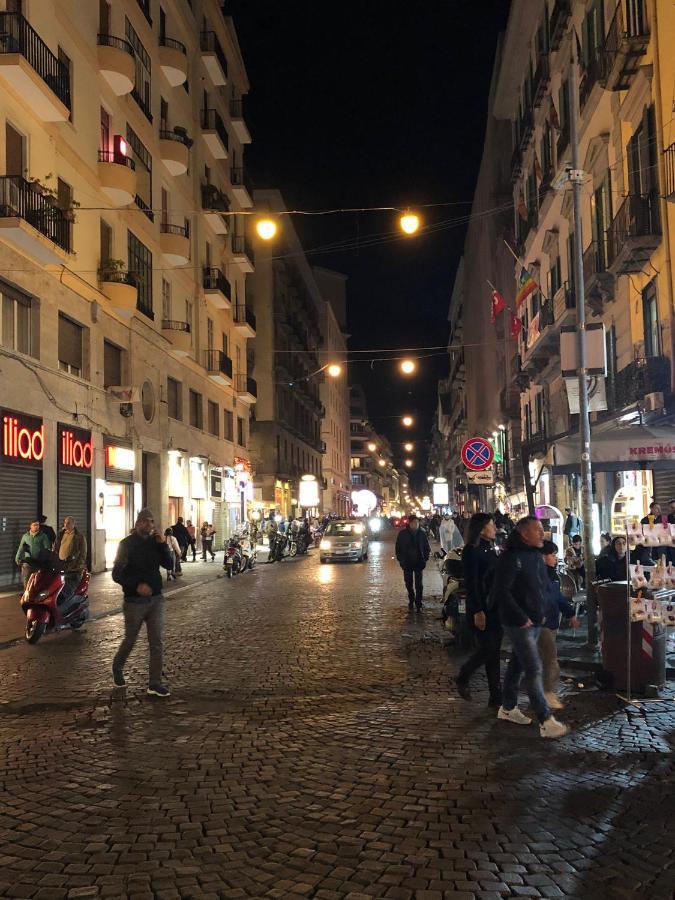 Piazza Carita' Centro Storico Daire Napoli Dış mekan fotoğraf