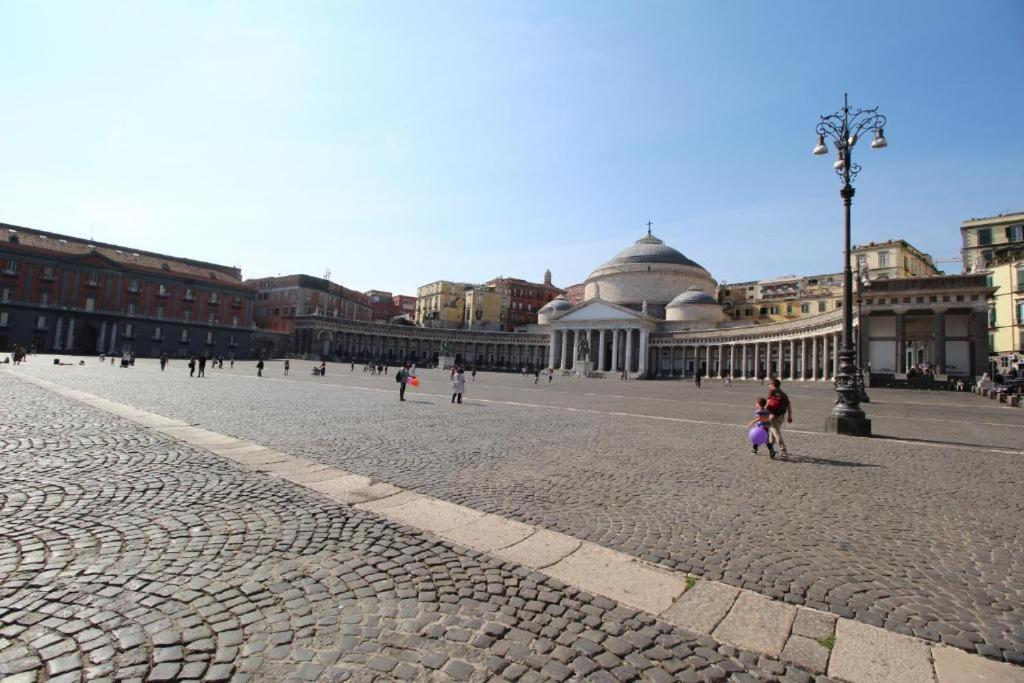 Piazza Carita' Centro Storico Daire Napoli Dış mekan fotoğraf