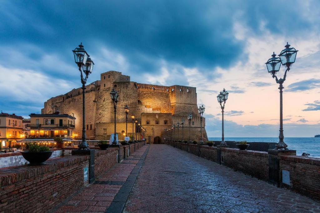 Piazza Carita' Centro Storico Daire Napoli Dış mekan fotoğraf